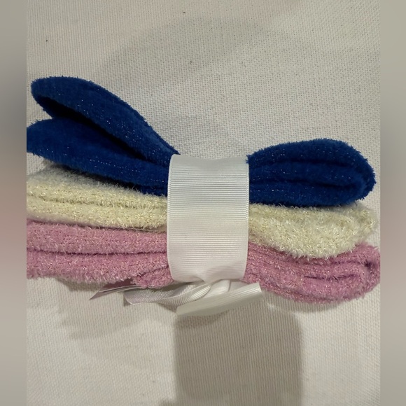 UGG Women's Sparkle Quarter Socks (3-Pack): NWT - Picture 2 of 4